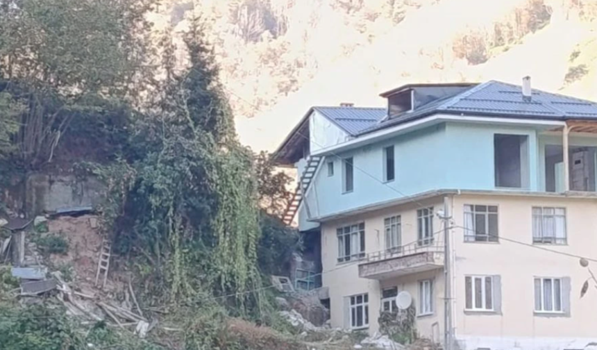 Köyde arı kovanlığı çöktü: 2 kişi hayatını kaybetti