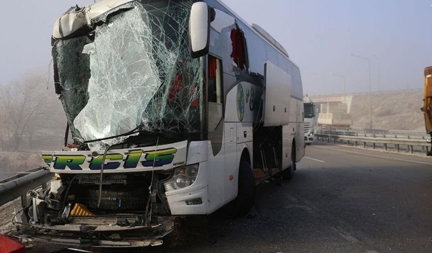 Erzurum’da yolcu otobüsü ile tır çarpıştı: 11 yaralı