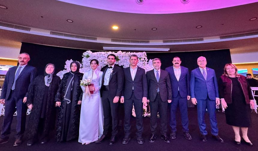 AK Parti Antalya kadroları Manavgat’ta düğünde buluştu