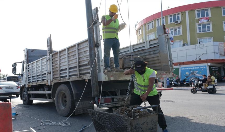 Antalya’da yağmur suyu hatları temizleniyor