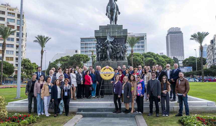 Egeli Diş Hekimleri Atatürk Anıtı’nda buluştu