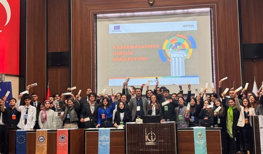 Gençler Keçiören’de meclis koltuğuna oturdu: “Karar Masasında Gençlik” yoğun ilgi gördü