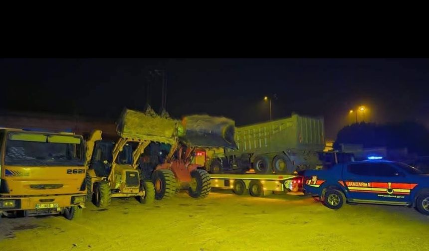 Antalya’da kum hırsızlarına gece operasyonu: 1 tutuklama, 8 araca el konuldu