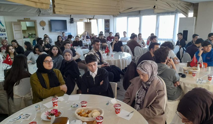 Azaklıoğlu Vakfı’ndan bursiyerlerine anlamlı buluşma