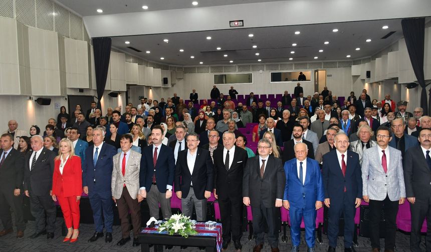 Trabzon’da başarılı gazeteciler ödüllerini ve plaketlerini aldılar