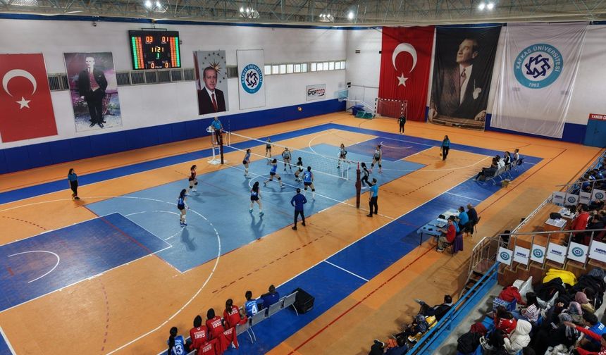 Voleybol Ünilig eleme grubu müsabakaları Kafkas Üniversitesi’nde başladı