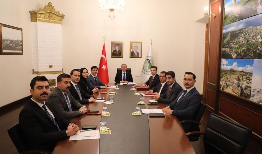 Kars’ta Kaymakamlar Toplantısı: İlçelerin çalışmaları masaya yatırıldı