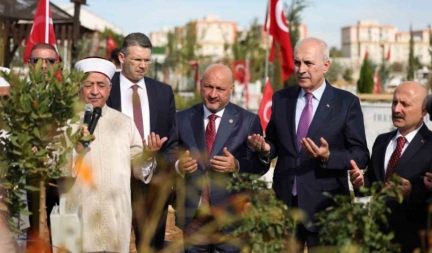 TBMM Başkanı Kurtulmuş deprem şehitleri kabristanı ziyaret etti