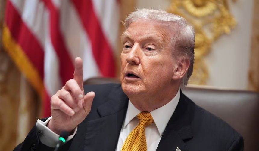 Trump, Biden’ın “otomatik imzalı” başkanlık kararnamelerini iptal etti