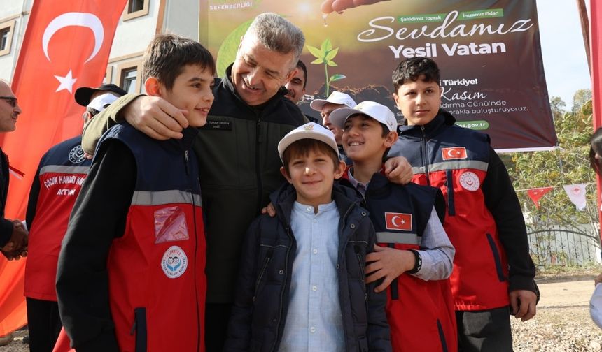 Vali Ergün, öğrencilerin isteğini kırmadı: TOGG ile evlerine gönderdi