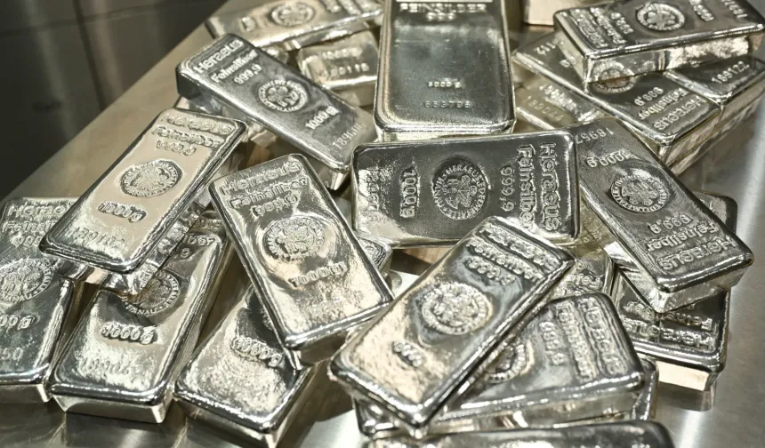 Gümüş fiyatları zirveyi gördü, haftayı rekorla kapattı