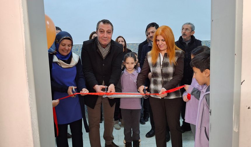 Milli Eğitim Müdürü Adem Uslu, kütüphane açılışı yaptı