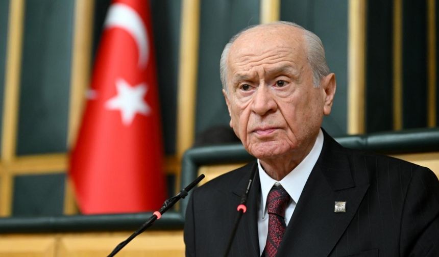 Bahçeli: Türk bayrağı bağımsızlığımızın simgesidir