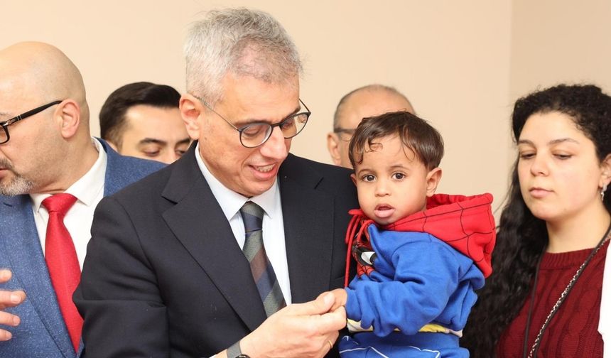 Bakan Memişoğlu Mısır’da Filistinli hastaları ziyaret etti