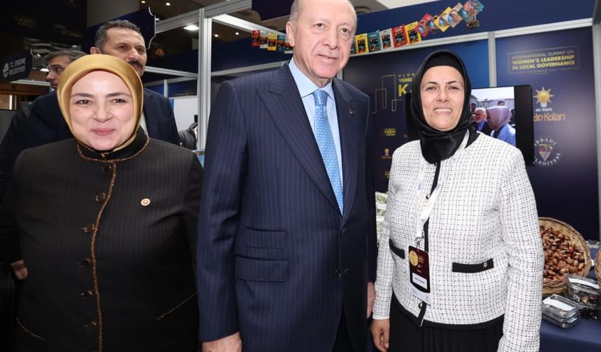 Başkan Sekmen, Kadın Zirvesi’nde İbradı’yı Cumhurbaşkanına tanıttı