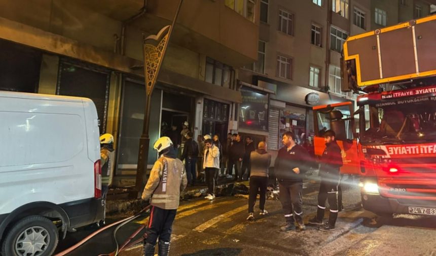 Manisa’da 4 katlı binanın balkonunda yangın