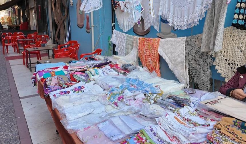 Aydın’da el emeği oya pazarında yaşatılıyor