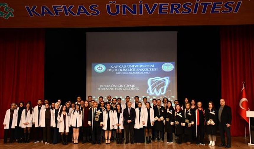 Kars Kafkas Üniversitesi İsmail Aytemiz Diş Hekimliği Fakültesi'nde beyaz önlük heyecanı