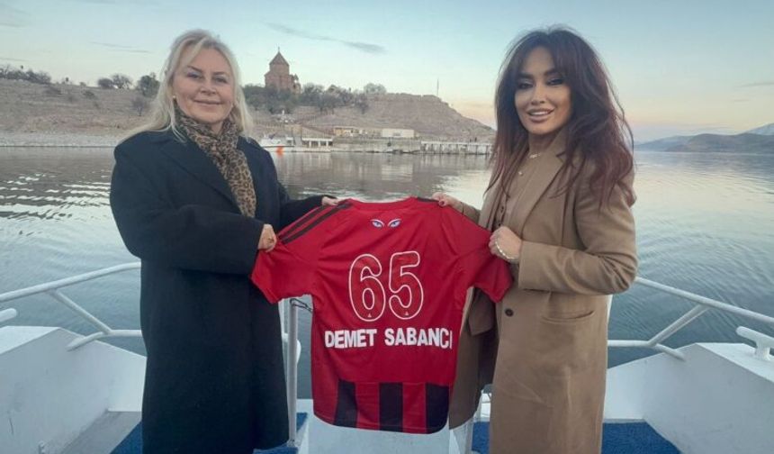 Vanspor başkan yardımcısı Gökırmak’tan Sabancı’ya forma jesti!