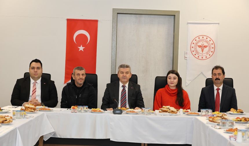 Artvin Valisi Ergün, tütün ve tütün ürünlerinin kullanımını bırakan 15 kişiye teşekkür belgesi verdi