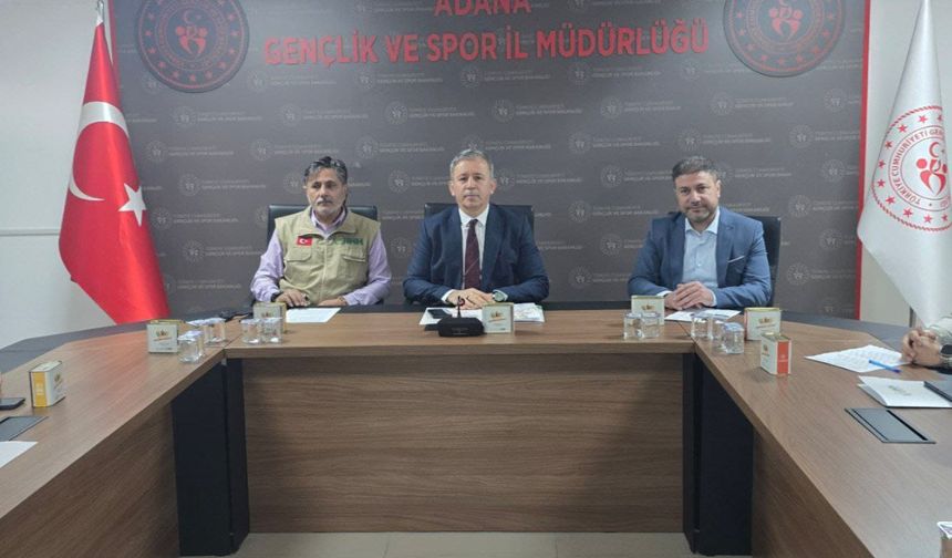 Yetimler gençlere emanet