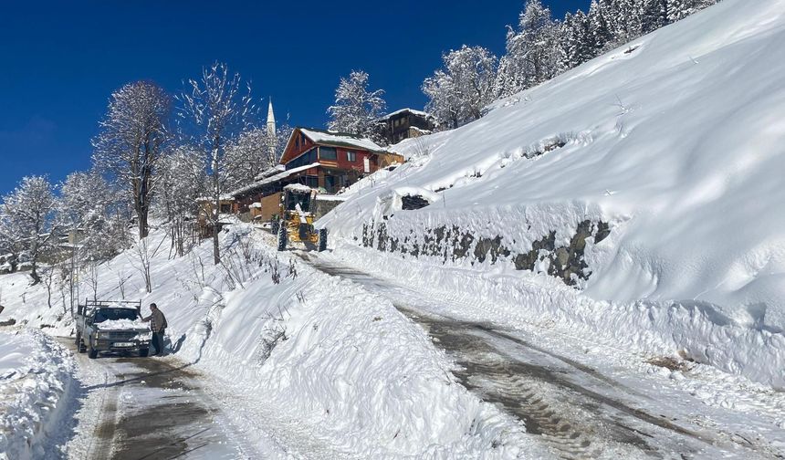 Rize’de 11 köy yolu kardan ulaşıma kapandı