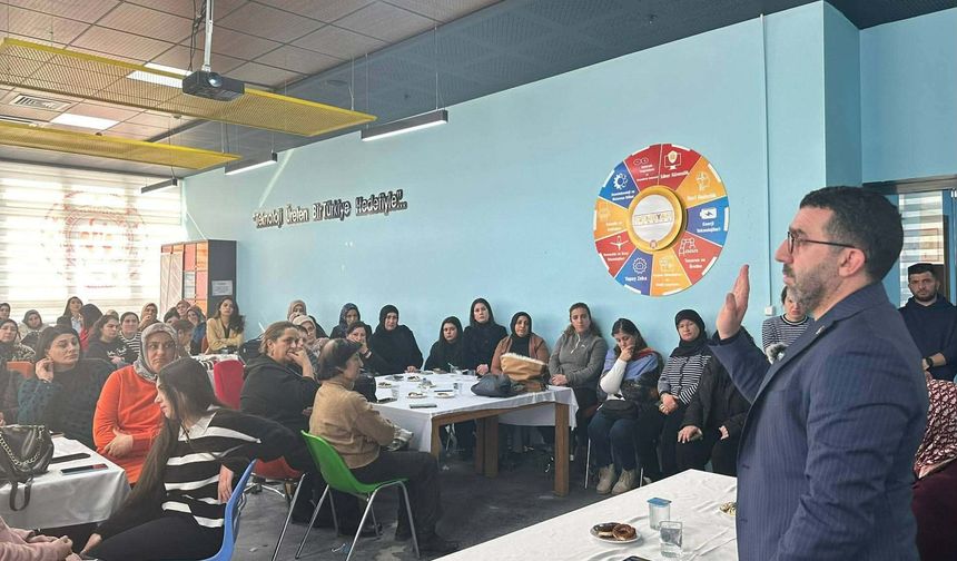 AK Parti Kars Milletvekili Adem Çalkın, “Köklerden Geleceğe Kadın Çalıştayı”na katıldı