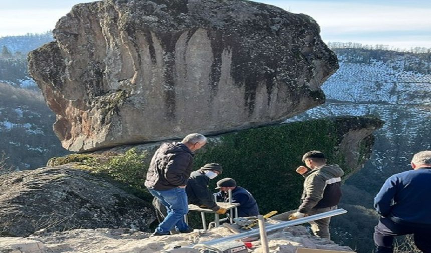 Efsane Gelin Kayasına seyir terası yapılıyor