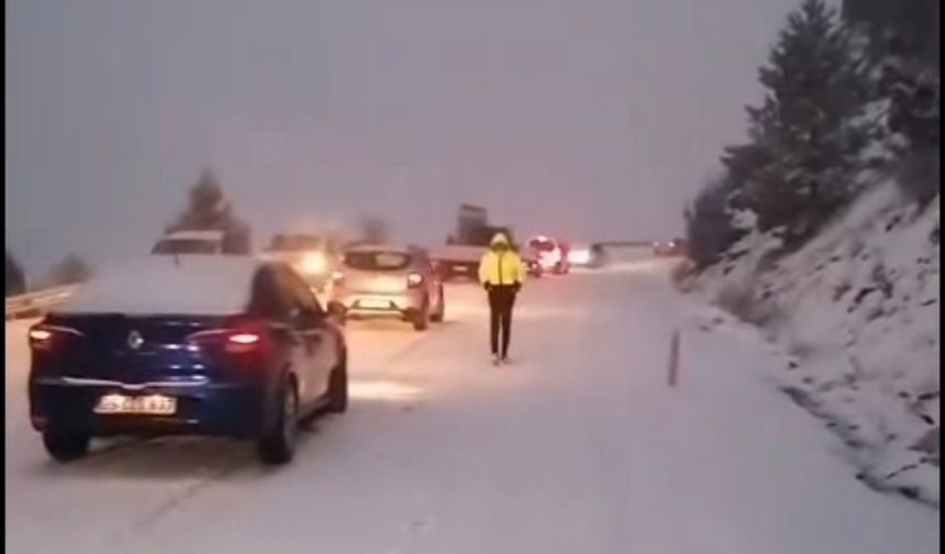 Karabel Geçidi’nde Kar yağışı ulaşımı durdurdu