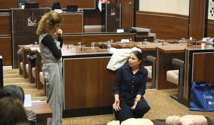 Keçiören Belediyesi çalışan personeline ilk yardım eğitimi düzenledi