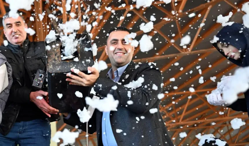 Çukurova Belediye Başkanı Kozay, çocuklar için Toroslardan kar getirtti