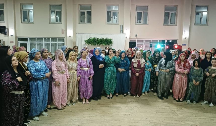 Yöresel Kıyafetler Şarkikaraağaç’ı salladı