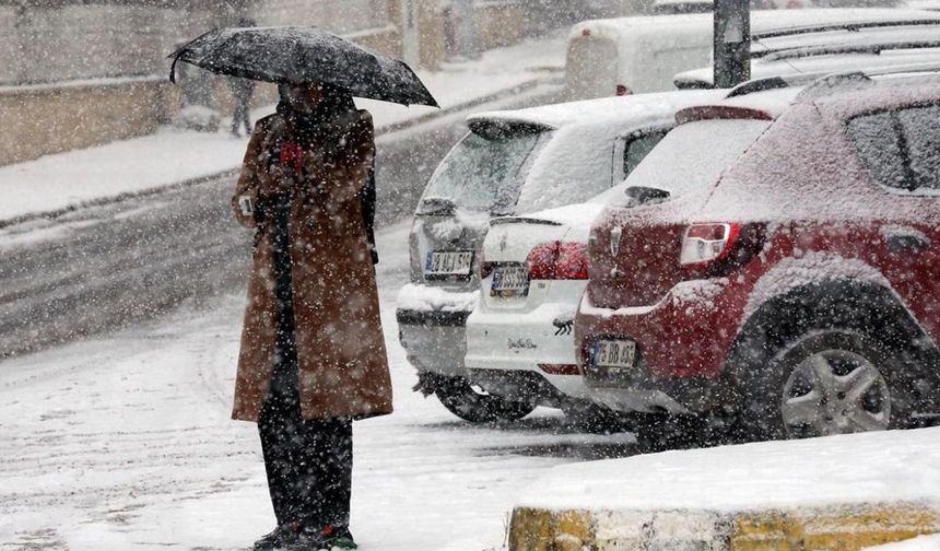 Başkentte yüksek kesimler beyaza büründü