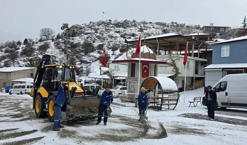 Pozantı-Ulukışla yolu kar yağışı sebebiyle ulaşıma kapatıldı