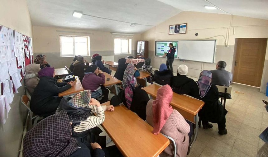 Akyaka’da “En İyi Narkotik Polisi Anne” projesi kapsamında eğitim düzenlendi