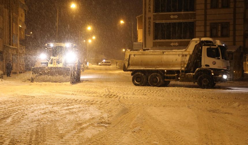 Kars Belediye Başkanı Senger, çalışmaları yerinde denetledi Kars’ta 7/24 kar seferberliği