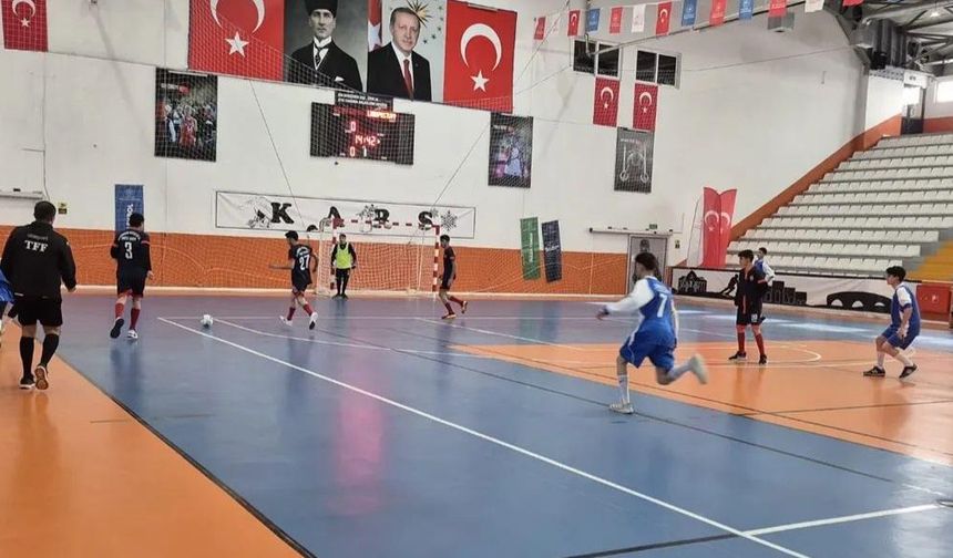 Kars’ta futsal rüzgarı: Gençler il birinciliği sona erdi