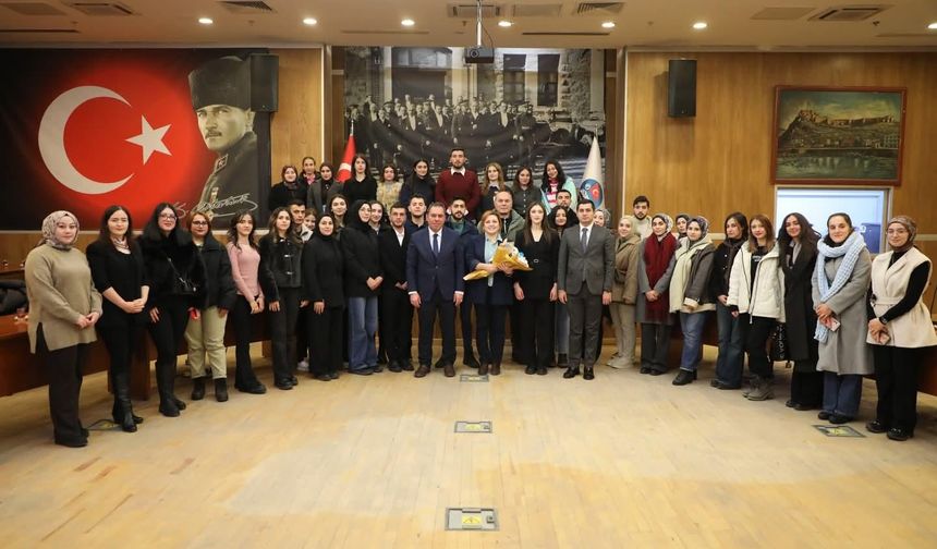 Kars Belediyesinde "Yerel Yönetimler" Dersi: Başkan Senger gençlerle buluştu