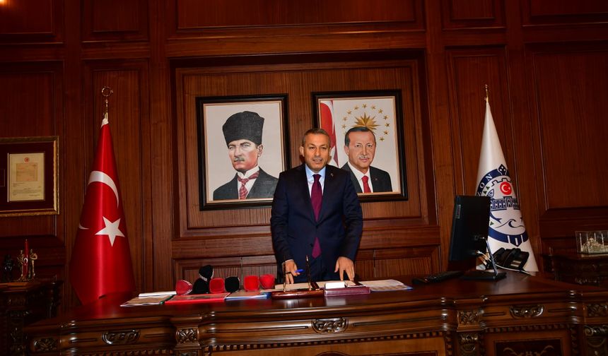 Trabzon Valisi Tahir Şahin göreve başladı