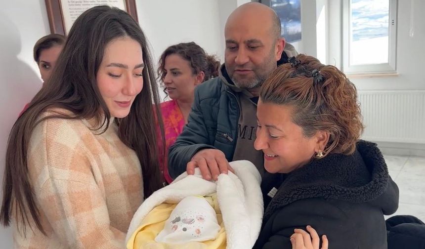 “Geçici Koruyucu Aile” modelinin 100’üncü bebeği ailesiyle buluştu
