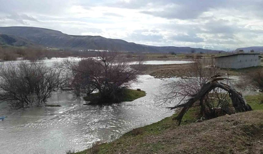 Beypazarı’nda sağanak yağmur sonrası ekili araziler sular altında kaldı