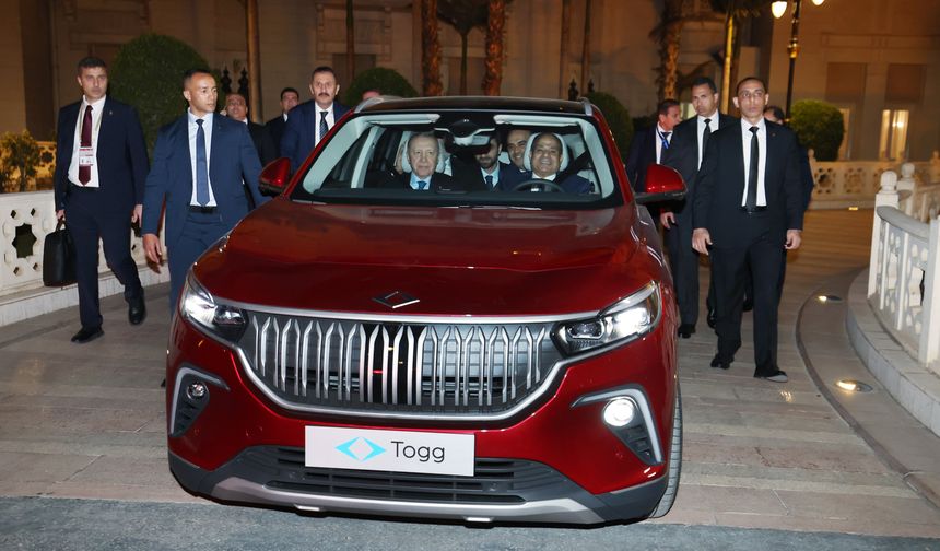 Cumhurbaşkanı Erdoğan, Mısır Cumhurbaşkanı Sisi’ye Togg hediye etti