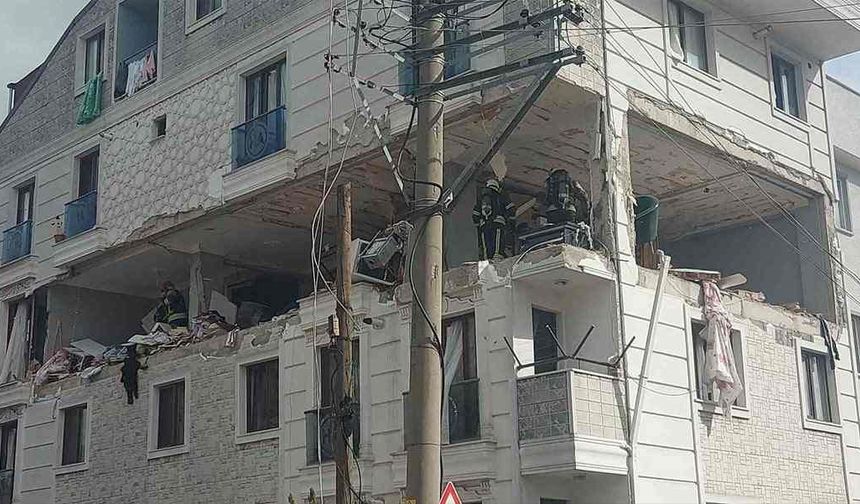 Kocaeli’nin Gebze ilçesinde doğal gaz patlaması: 7 yaralı, 3 bina ve 6 araç hasar gördü