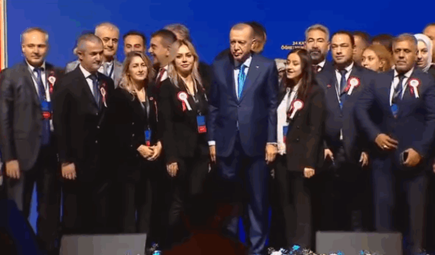 Cumhurbaşkanı Erdoğan, Düzce öğretmeni Türedi'yi taltif etti