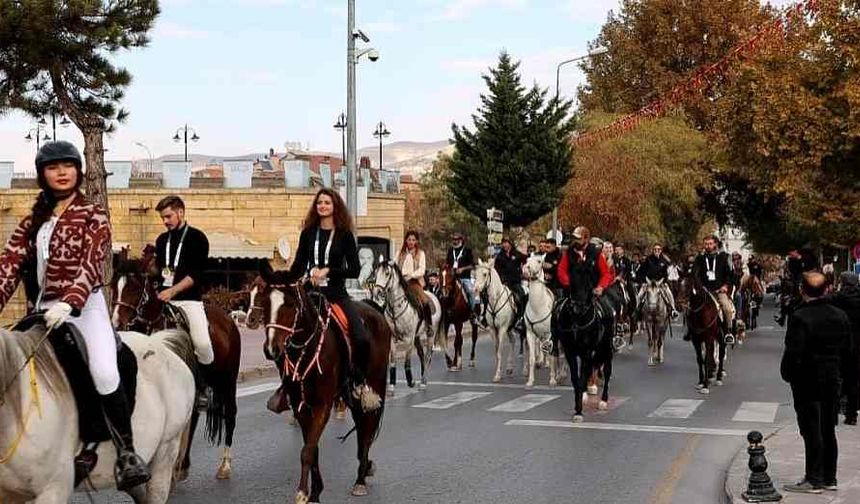 Türkiye'nin ilk at festivali Ürgüp'te başladı