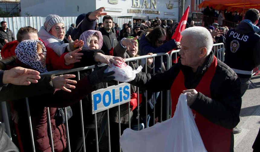 Kurtuluş coşkusunda ‘bedava tava ciğer’ yarışı