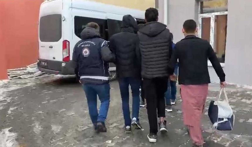 Kars'ta yasa dışı yollarla yurda giren düzensiz göçmen yakalandı