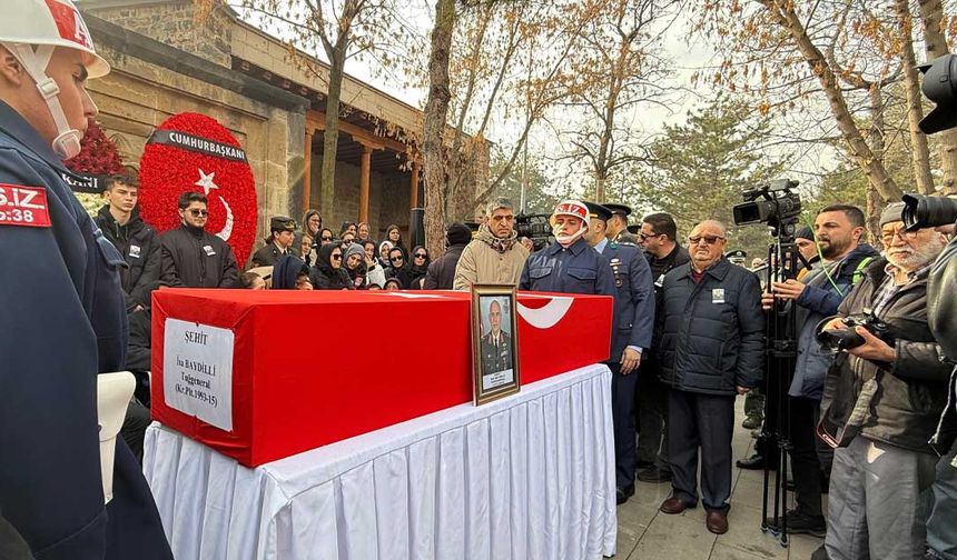 Helikopter kazasında şehit düşen Tuğgeneral İsa Baydili, Kayseri'de son yolculuğuna uğurlandı